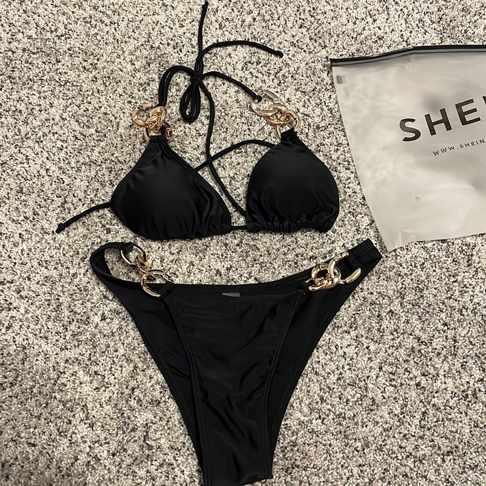 Black bikini